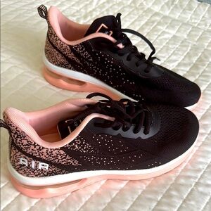 Gannou Women's Black and Pink Air Sneakers size Eur 41 US9-9.5 NWT